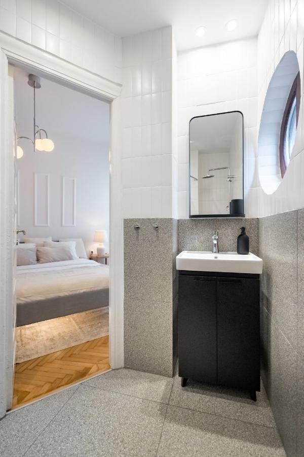 Cismigiu Serenity: 1Br Flat With Scenic Balcony Bucharest Luaran gambar